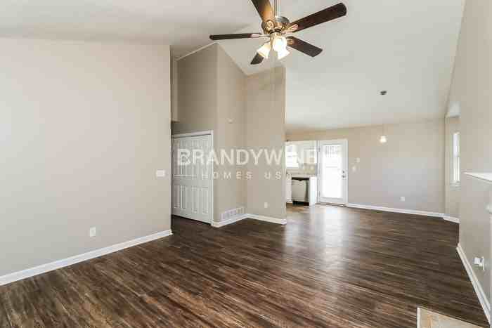 155 Woodbridge Dr - Photo 5 of 20