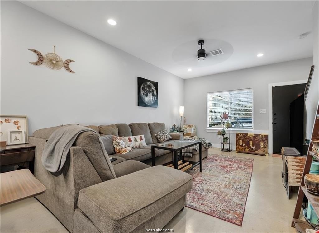 213 W 22nd St - Photo 5 of 14