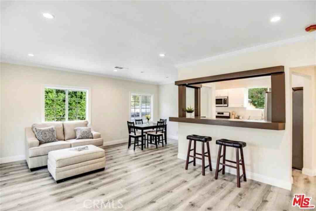 17902 Saticoy St - Photo 2 of 9