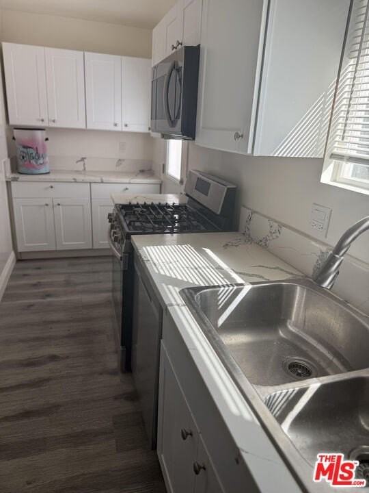 17902 Saticoy St - Photo 5 of 9