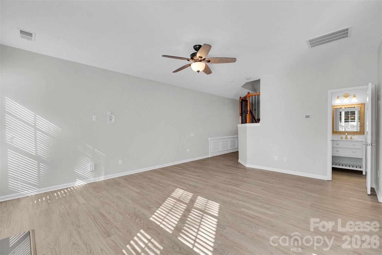 15544 Canmore St - Photo 4 of 27