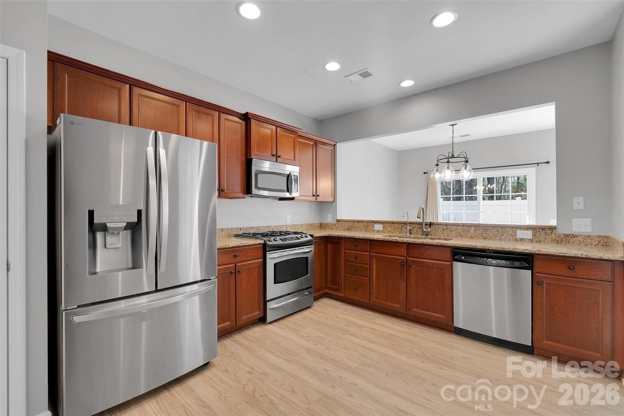 15544 Canmore St - Photo 7 of 27