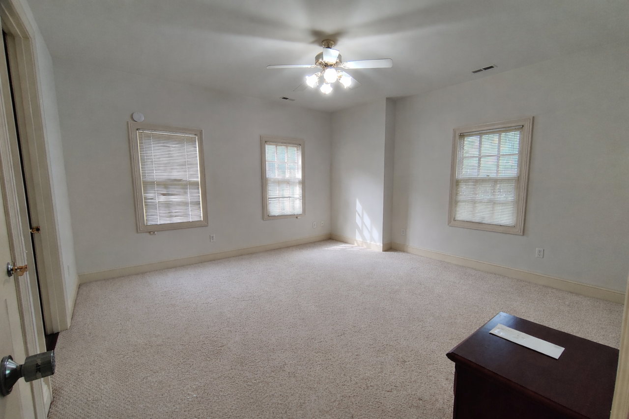 160 Presidents Dr - Photo 7 of 20