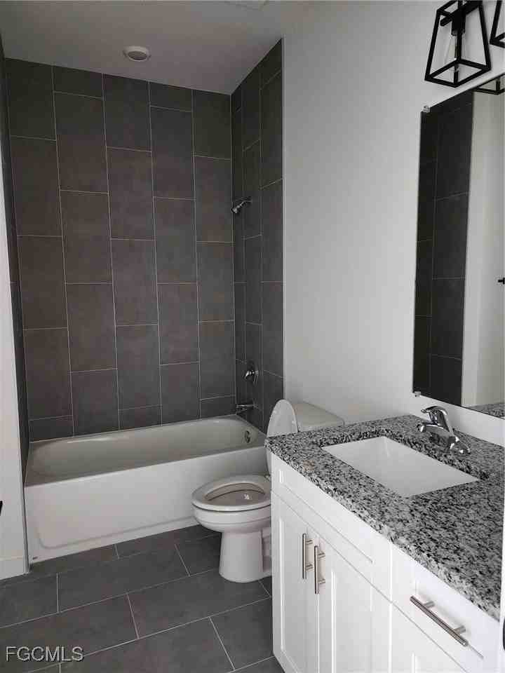 2431 Lola Ave - Photo 4 of 10