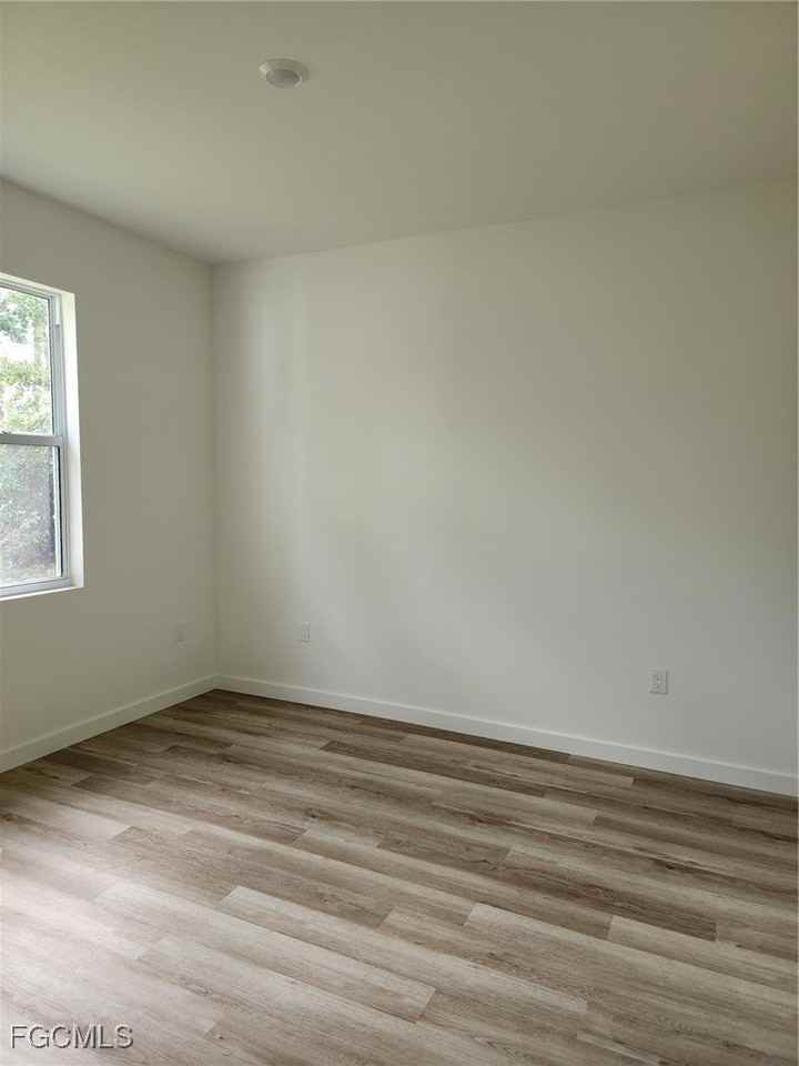 2431 Lola Ave - Photo 7 of 10