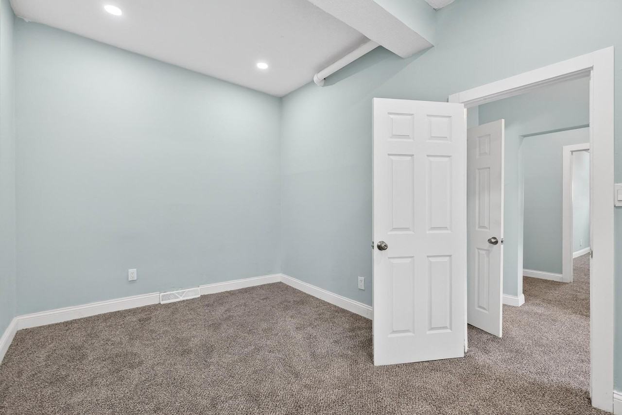 3356 W 44th St - Photo 6 of 41