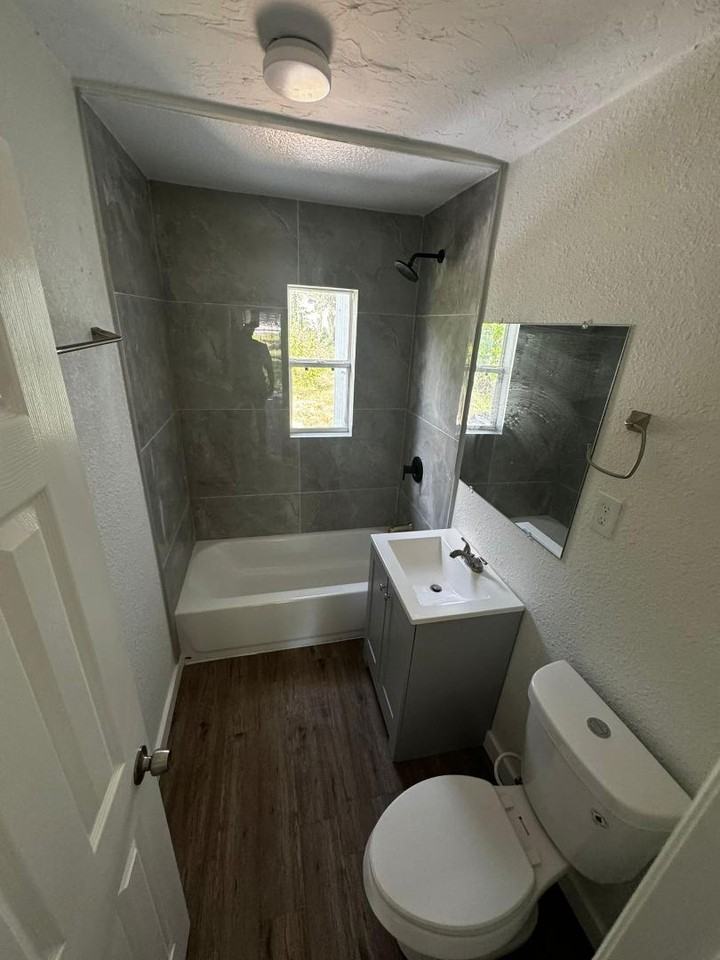 64 W Myrtle St - Photo 3 of 20