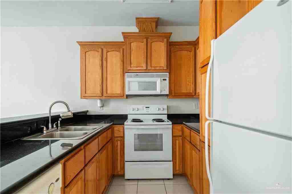 3036 Scotland Dr #2 - Photo 3 of 14