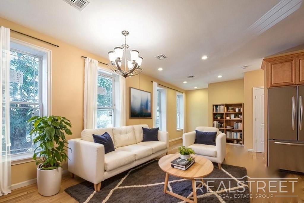 1582 Union St #3 - Photo 2 of 20