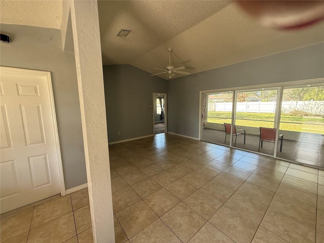 106 Freeport Ln - Photo 4 of 16