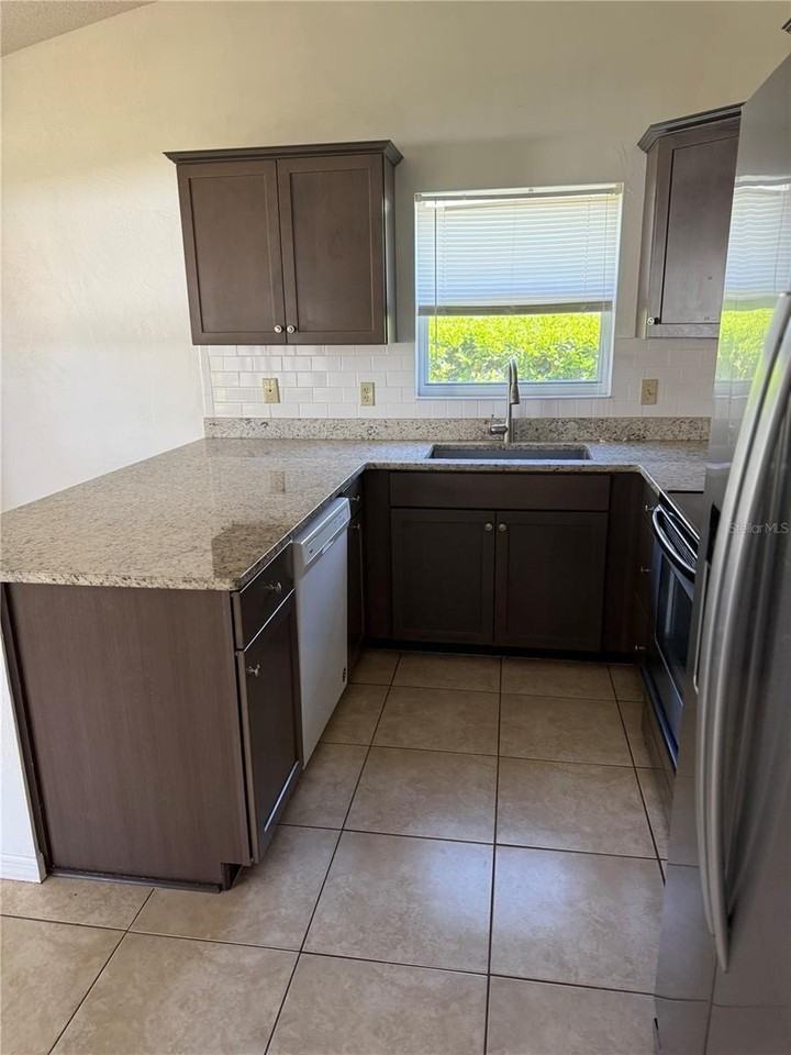 106 Freeport Ln - Photo 7 of 16