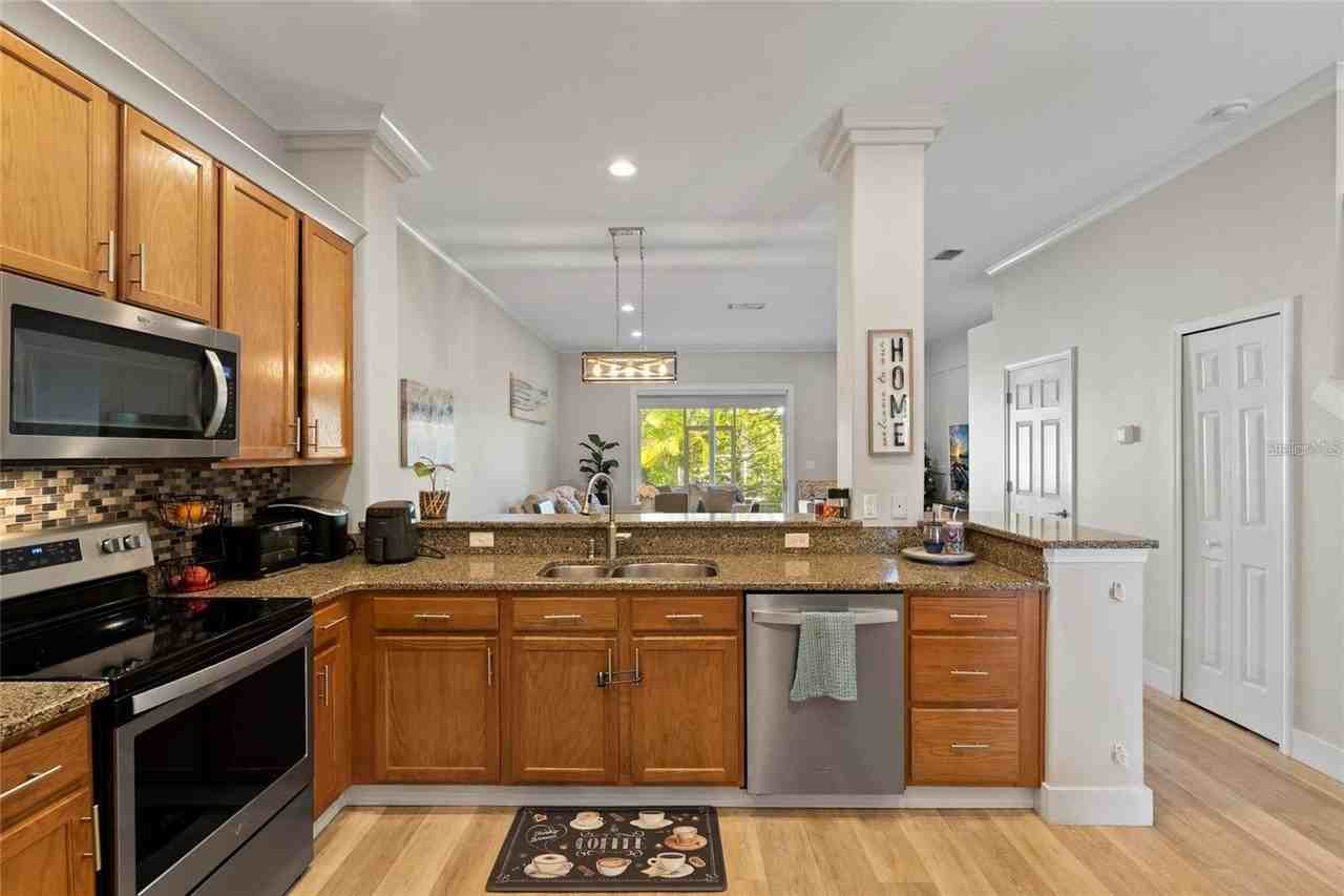 1461 Ridge Ter - Photo 3 of 14