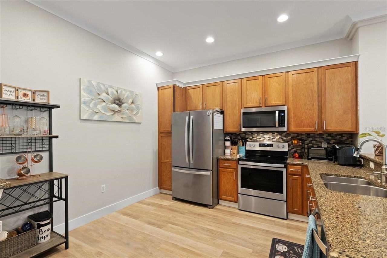 1461 Ridge Ter - Photo 4 of 14