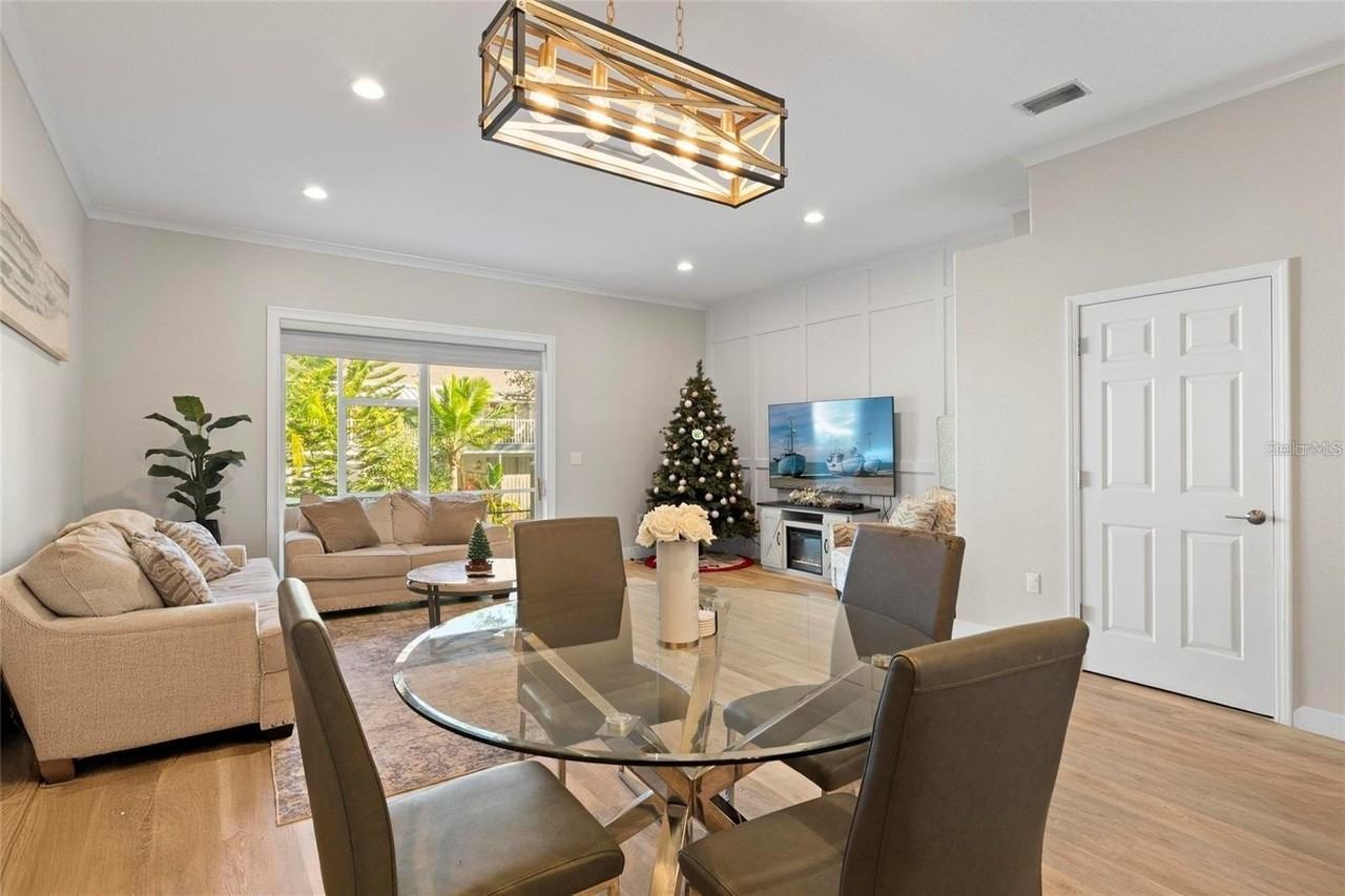 1461 Ridge Ter - Photo 5 of 14