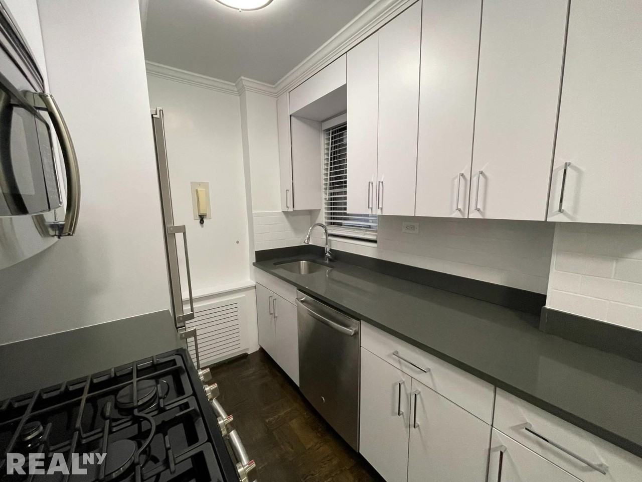 Beekman Pl #5B - Photo 5 of 10