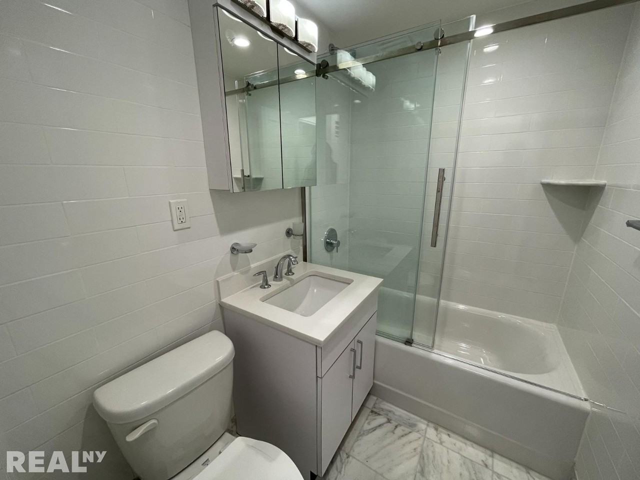 Beekman Pl #5B - Photo 6 of 10