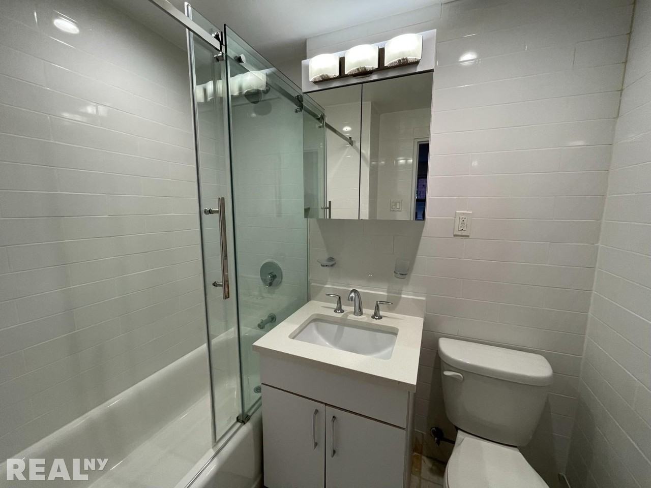 Beekman Pl #5B - Photo 7 of 10