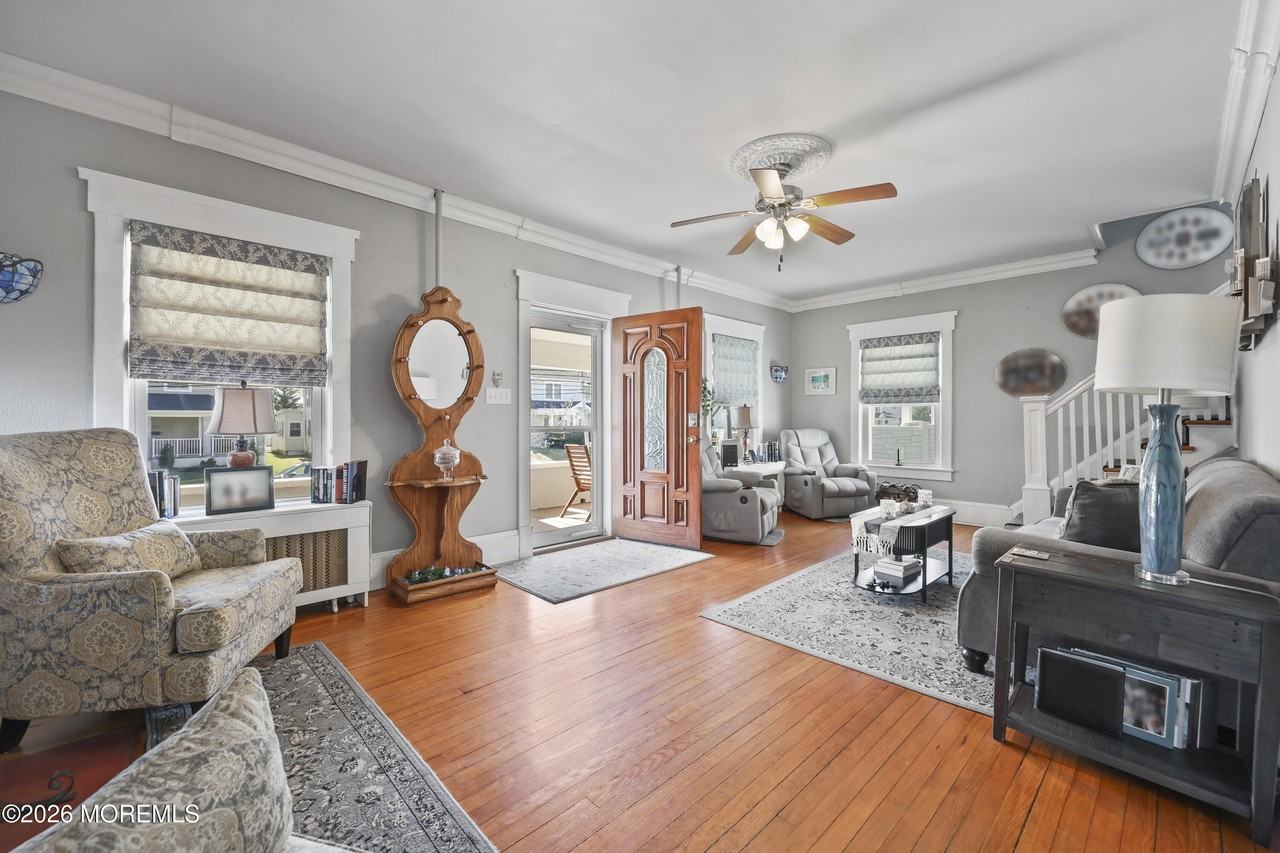 500 Evergreen Ave - Photo 4 of 35