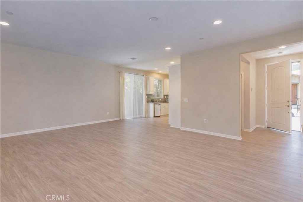 726 Huron Dr - Photo 5 of 29