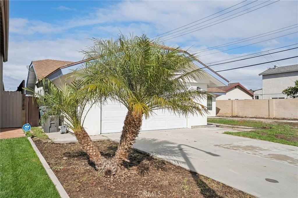 10121 Eagle Ave - Photo 4 of 38