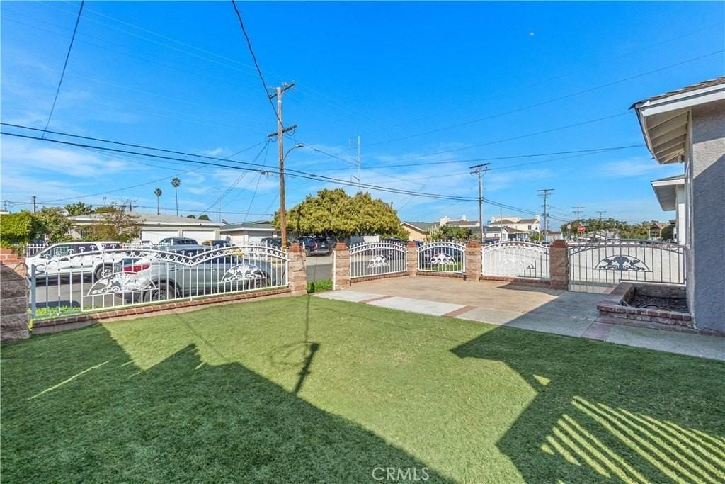 4516 W 165th St - Photo 5 of 27