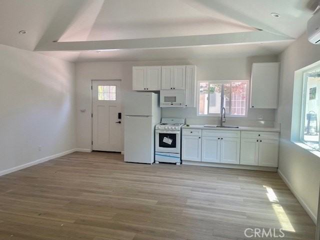 4919 Enfield Ave - Photo 2 of 7
