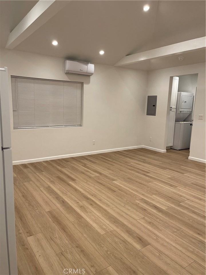 4919 Enfield Ave - Photo 3 of 7