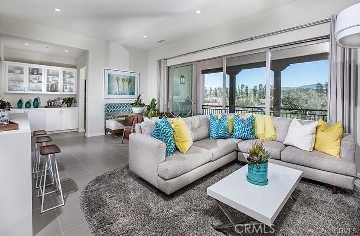 141 Damsel - Photo 3 of 20