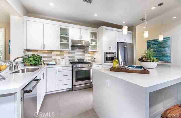 141 Damsel - Photo 5 of 20