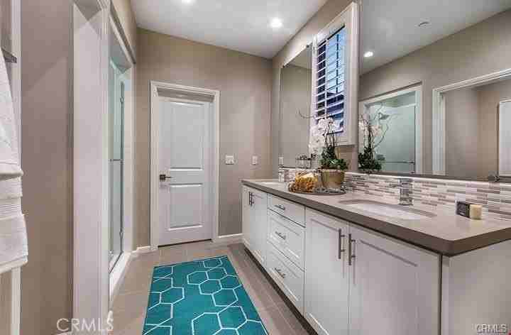 141 Damsel - Photo 7 of 20