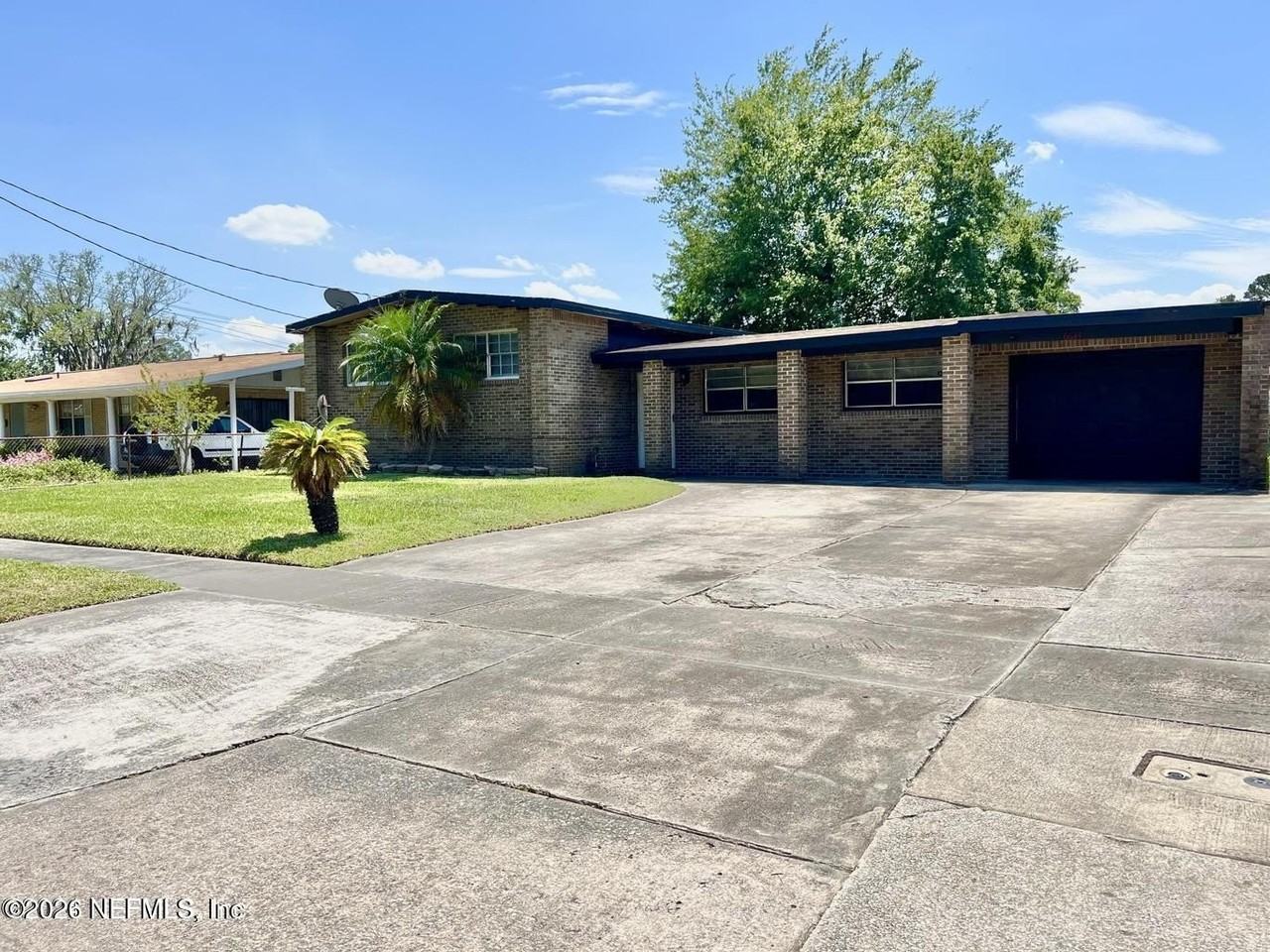 6634 Kinlock Dr - Photo 3 of 37