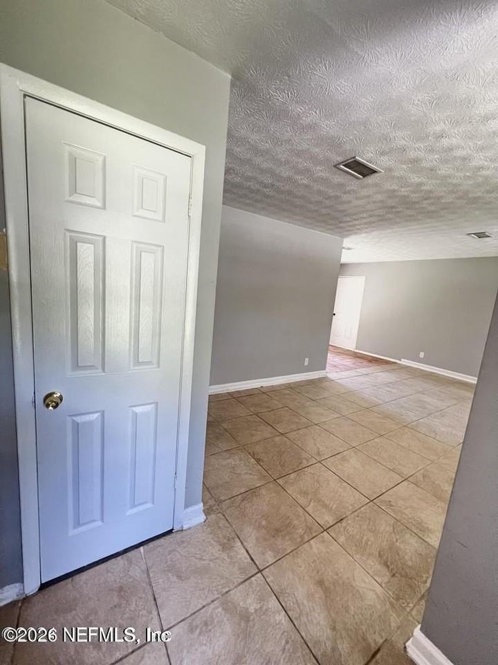 6634 Kinlock Dr - Photo 6 of 37