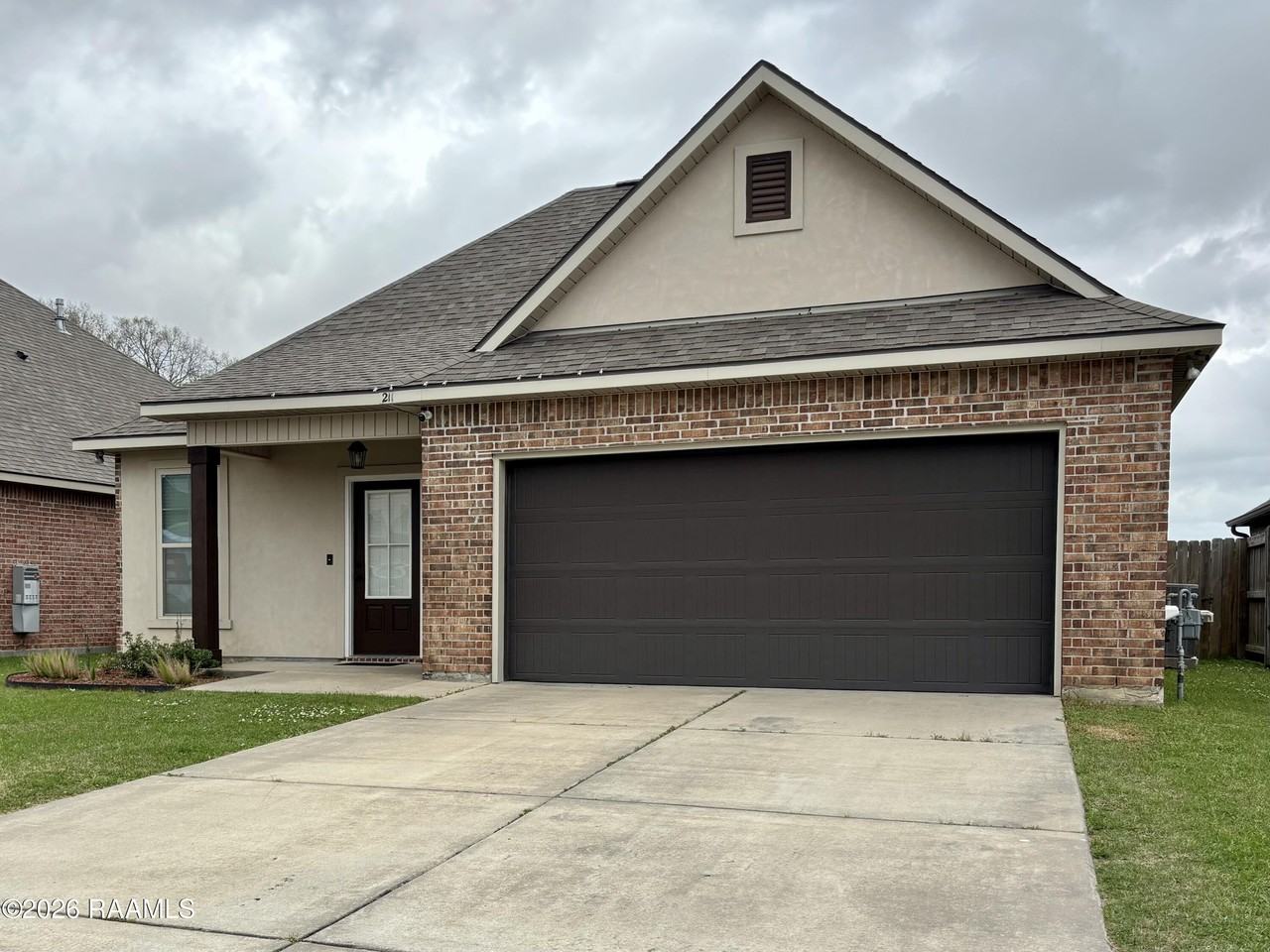 211 Hutton Ln - Photo 2 of 26