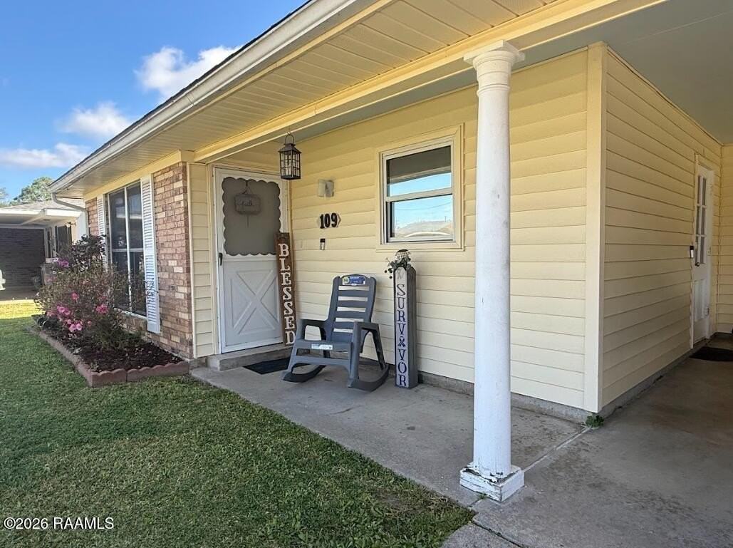 109 Yvonne St - Photo 2 of 11