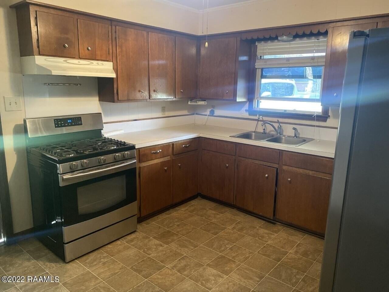 109 Yvonne St - Photo 3 of 11