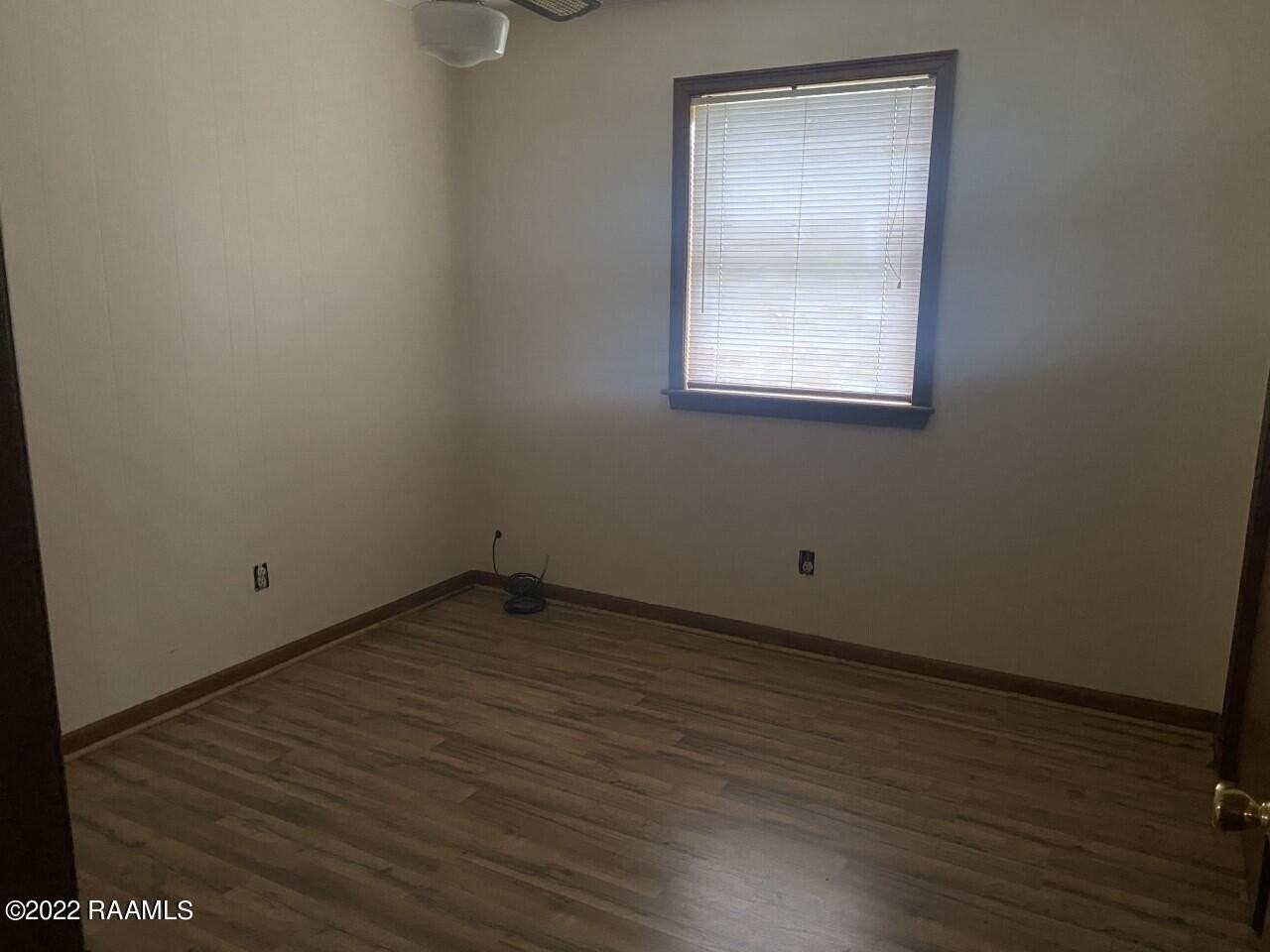 109 Yvonne St - Photo 5 of 11