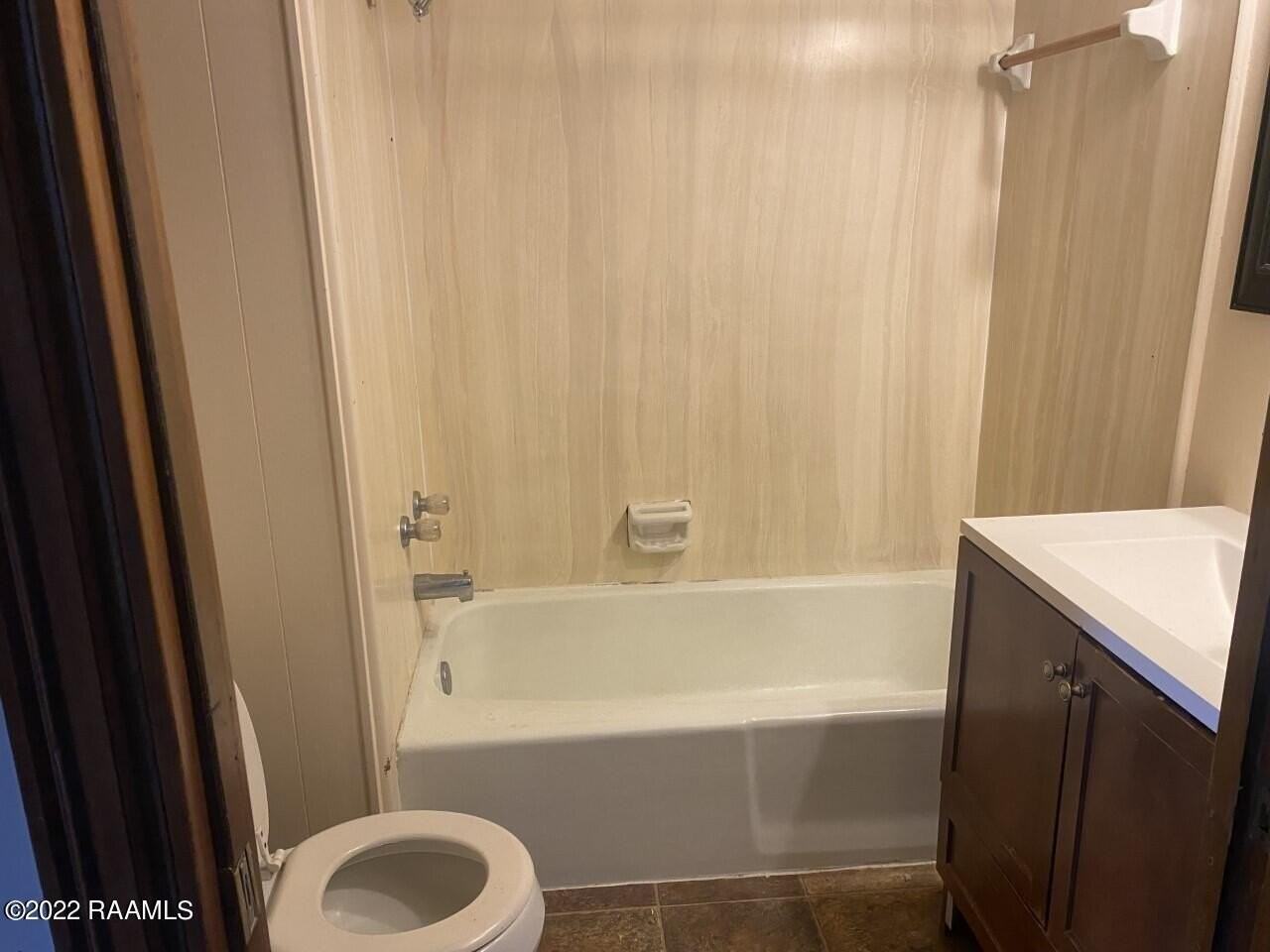 109 Yvonne St - Photo 6 of 11