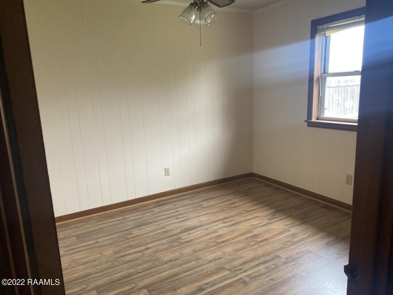 109 Yvonne St - Photo 7 of 11