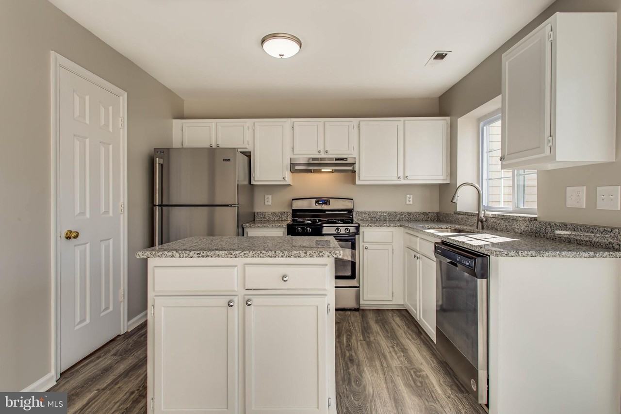 6510 Morning Glen Ct - Photo 3 of 33