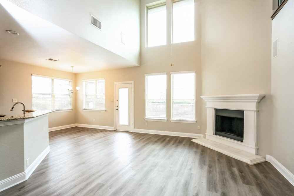 2405 Comal Ct - Photo 5 of 17