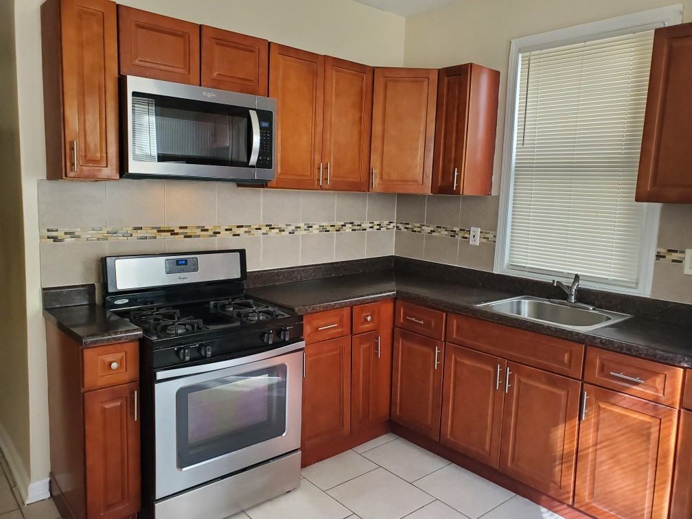 924 S 18th St - Photo 3 of 7