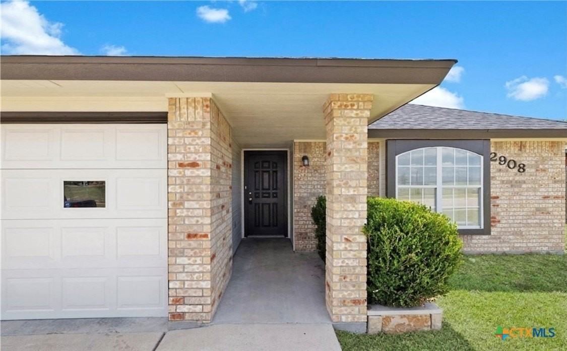 2908 Southhill Dr - Photo 2 of 26