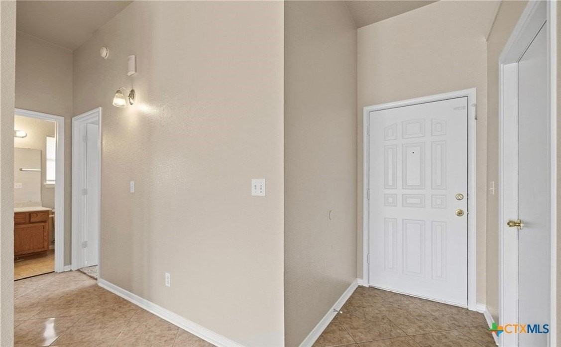 2908 Southhill Dr - Photo 4 of 26