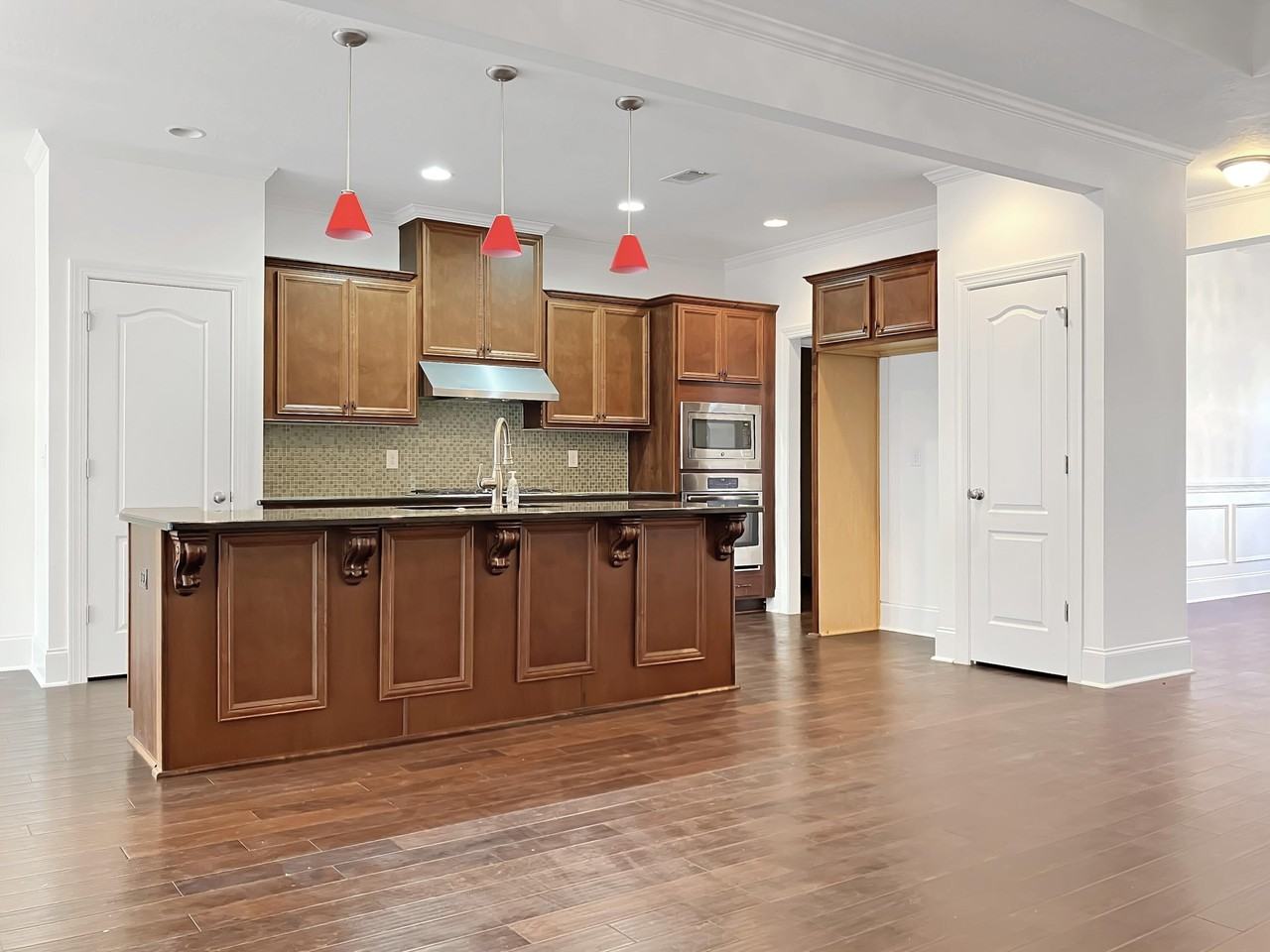 237 Carlow Dr - Photo 2 of 25