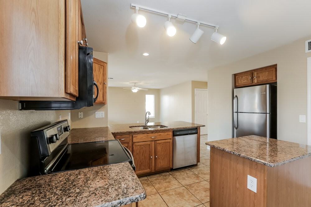 7734 S 47th Ln - Photo 7 of 17