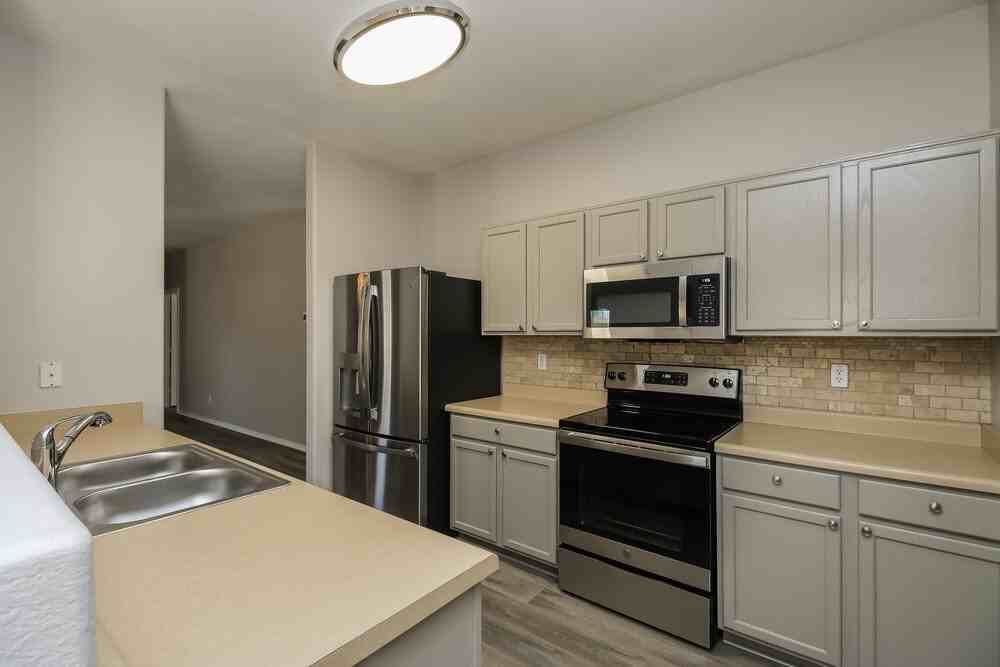 1733 E Silversmith Trl - Photo 7 of 16