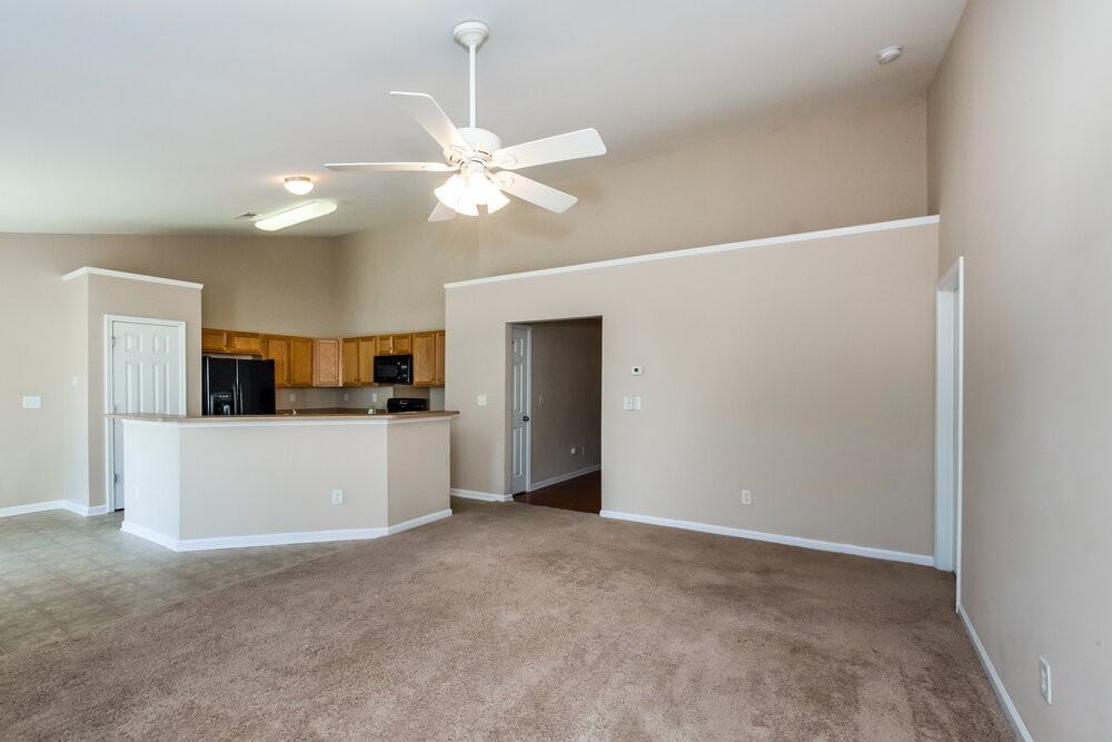 722 Hope St - Photo 4 of 17