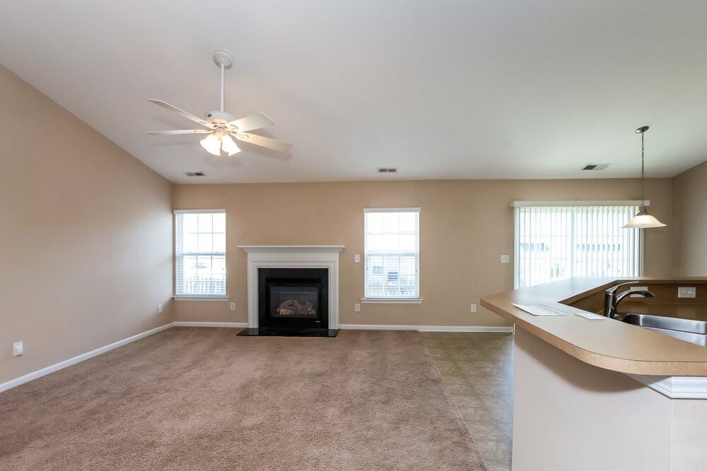 722 Hope St - Photo 5 of 17