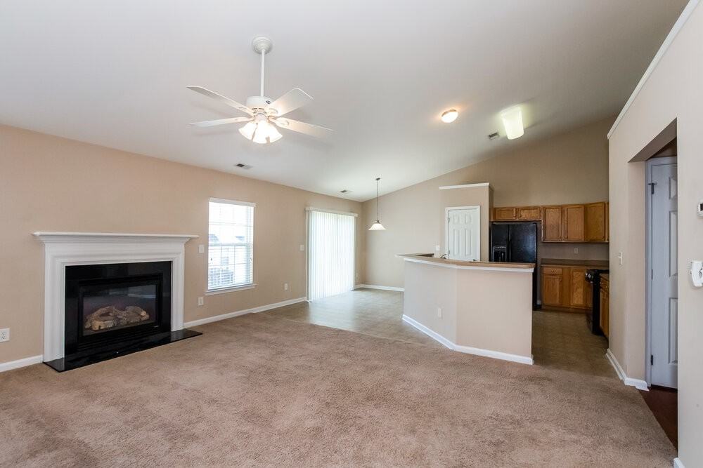 722 Hope St - Photo 6 of 17