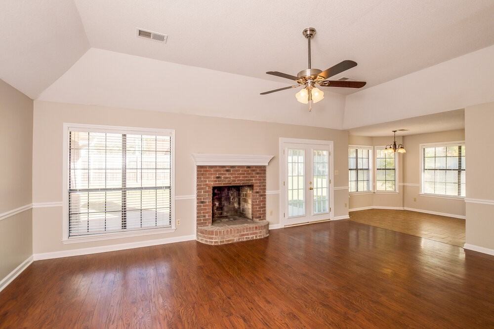 390 Cherry Tree Ln - Photo 3 of 15